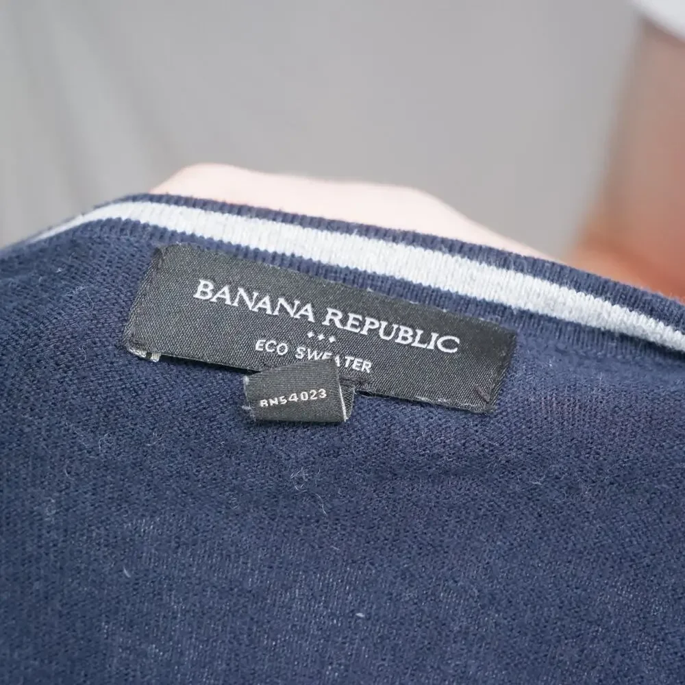 Banana Republic Men's M Navy Blue Eco V-Neck Sweater Preppy Lightweight Knit